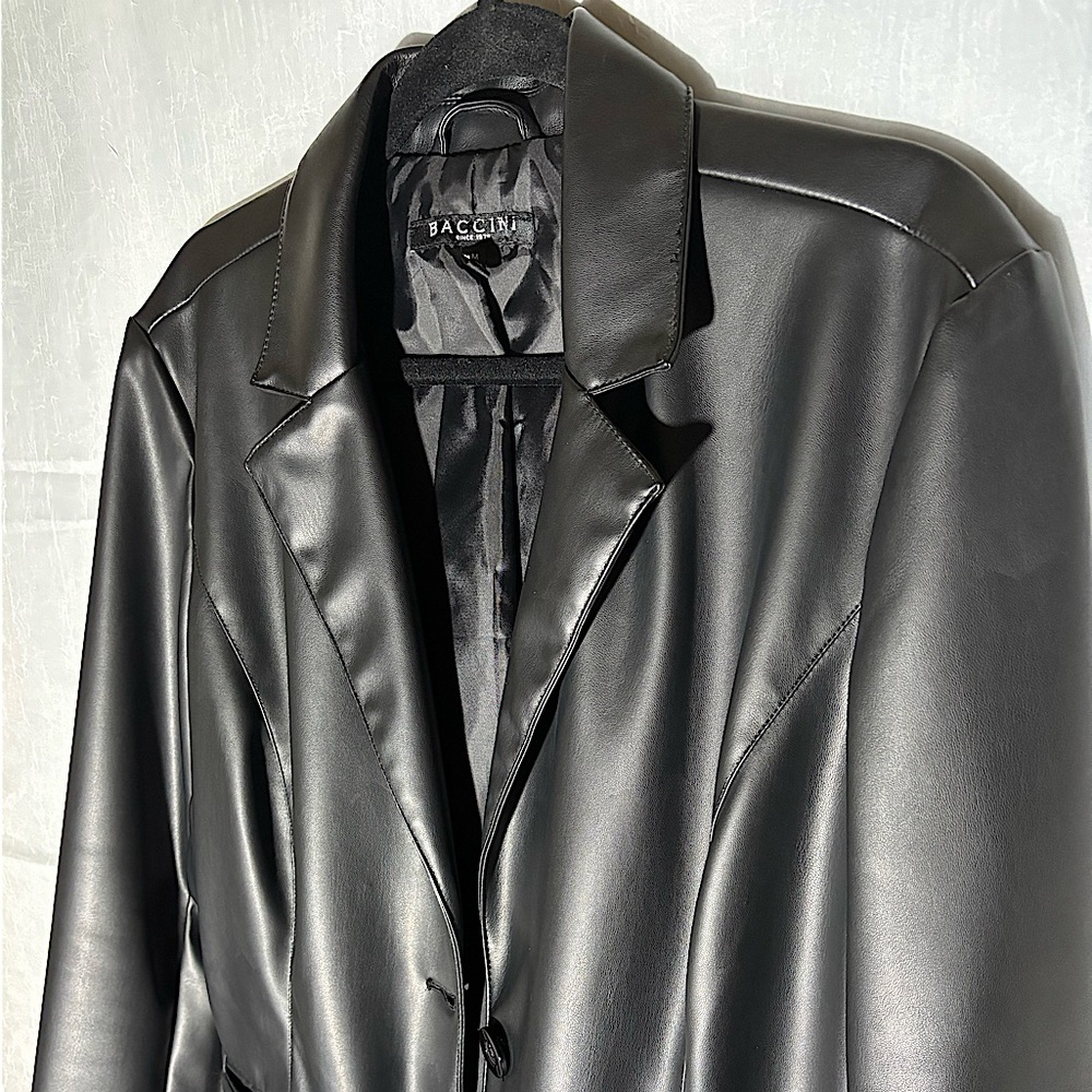 BACCINI SINCE 1978 leather jacket. Versatile.